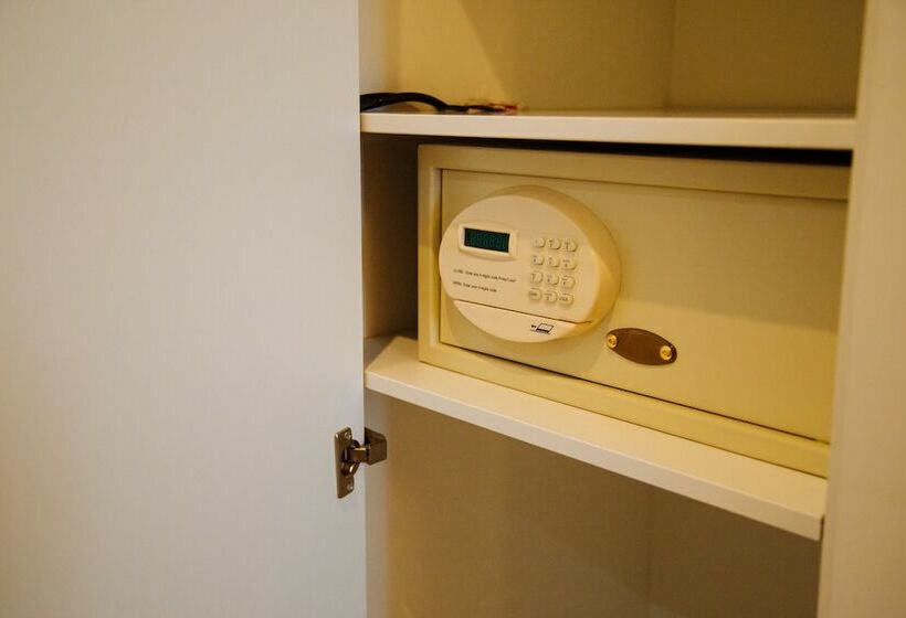 اتاق راحتی, Astrakhanskaya