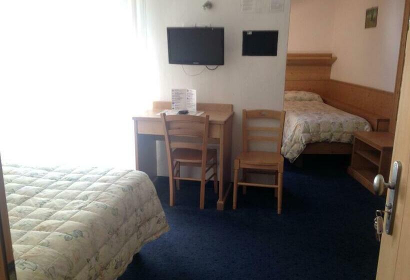 带阳台标准四人间, Liz Hotel & Apartments