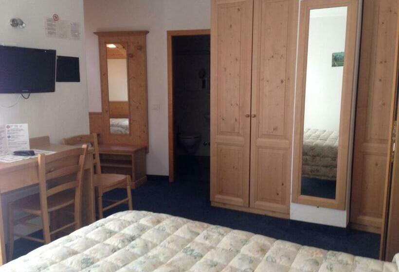 带阳台标准四人间, Liz Hotel & Apartments