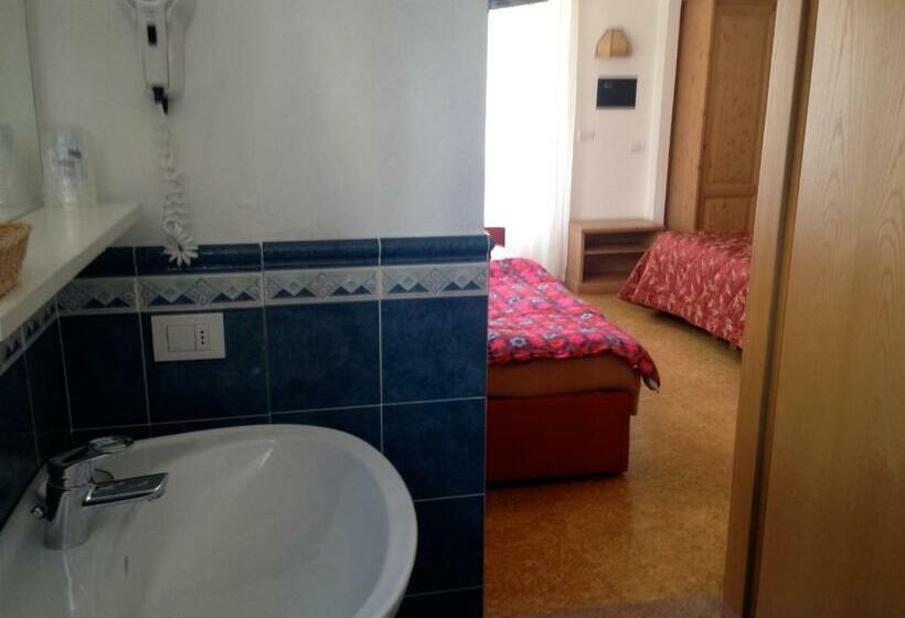 带阳台标准四人间, Liz Hotel & Apartments