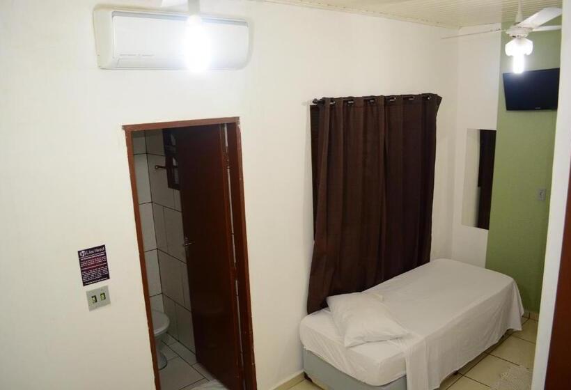 اتاق ساده سه‌ نفره, Lize