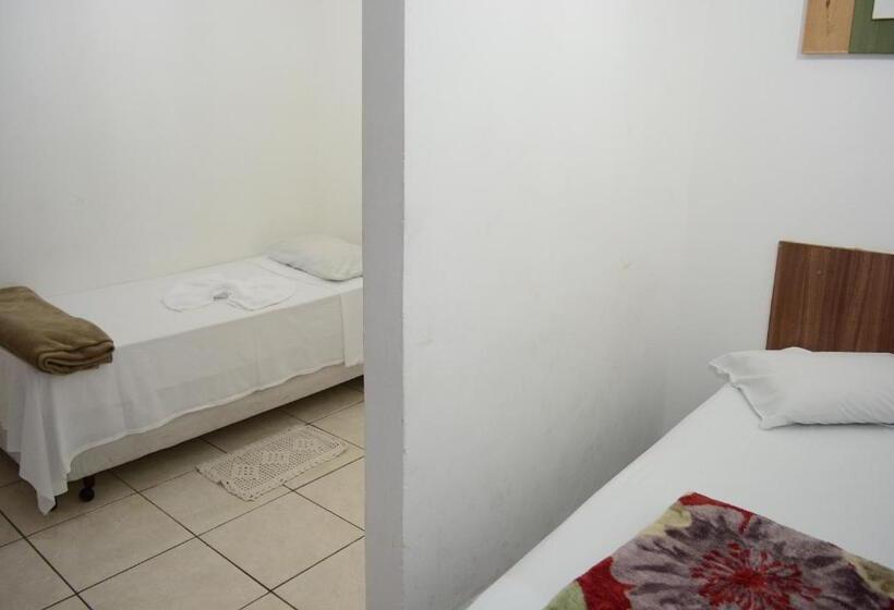 اتاق خانوادگی, Lize