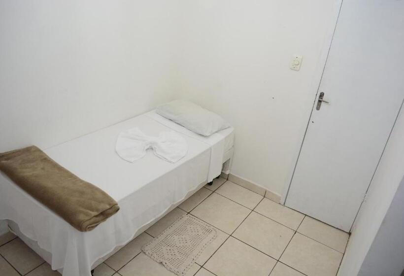 اتاق خانوادگی, Lize