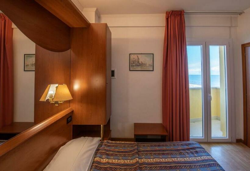 اتاق اساندارد با چشمانداز جانبی به دریا, Mondial