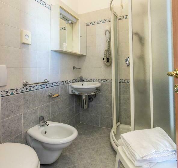 اتاق استاندارد سه نفره با چشمانداز کنار دریا, Mondial