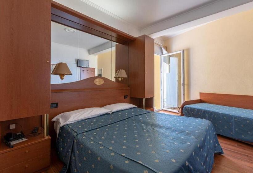 اتاق استاندارد چهارنفره با چشمانداز جانبی دریا, Mondial