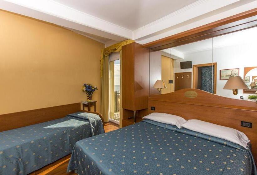 اتاق استاندارد چهارنفره با چشمانداز جانبی دریا, Mondial