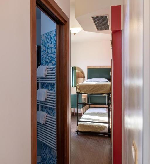 اتاق خانوادگی, Mondial