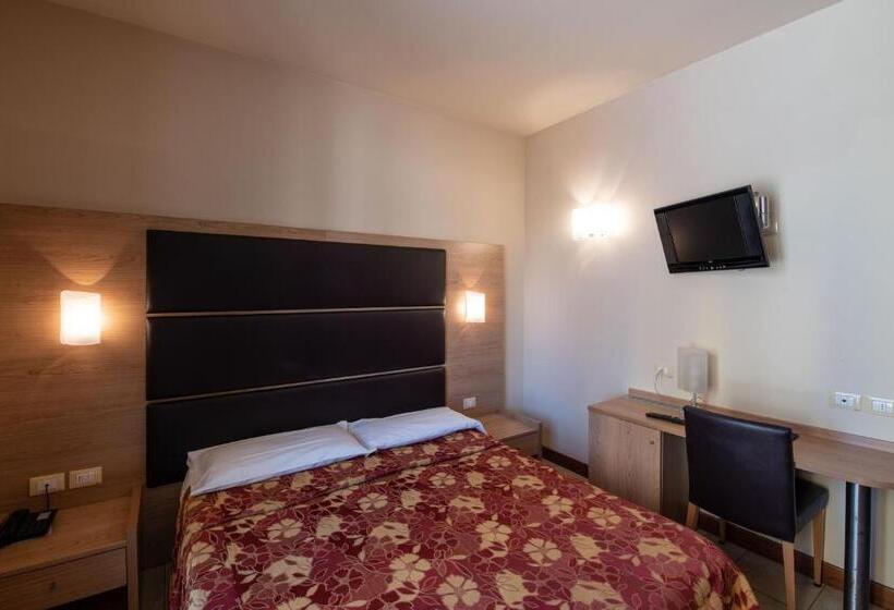 اتاق استاندارد با بالکن, Mondial