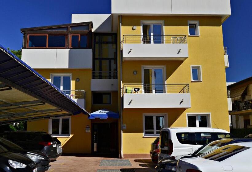 اتاق استاندارد با بالکن, Mondial