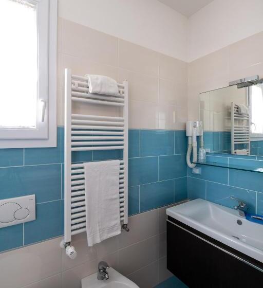 اتاق استاندارد با بالکن, Mondial