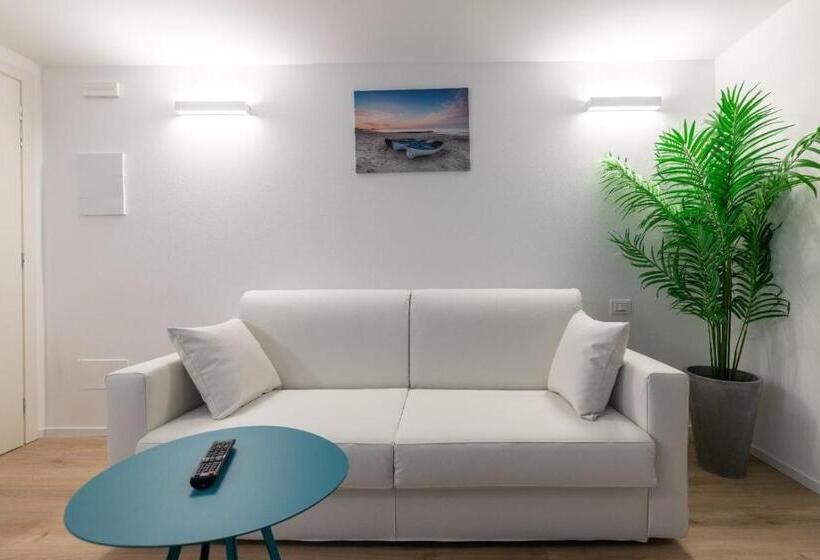 سوییت جونیور با چشمانداز دریا, Mondial