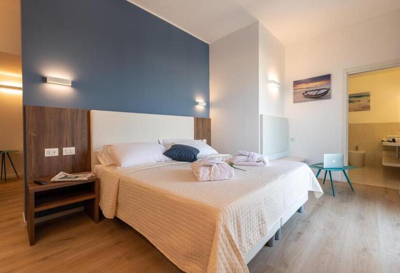 سوییت جونیور با چشمانداز دریا, Mondial