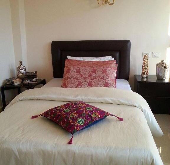 اتاق استاندارد با سرویس بهداشتی مشترک, Zaman Ya Zaman Boutique