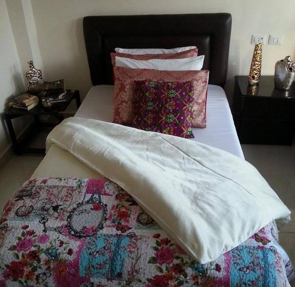 اتاق استاندارد سه تخته با سرویس بهداشتی مشترک, Zaman Ya Zaman Boutique