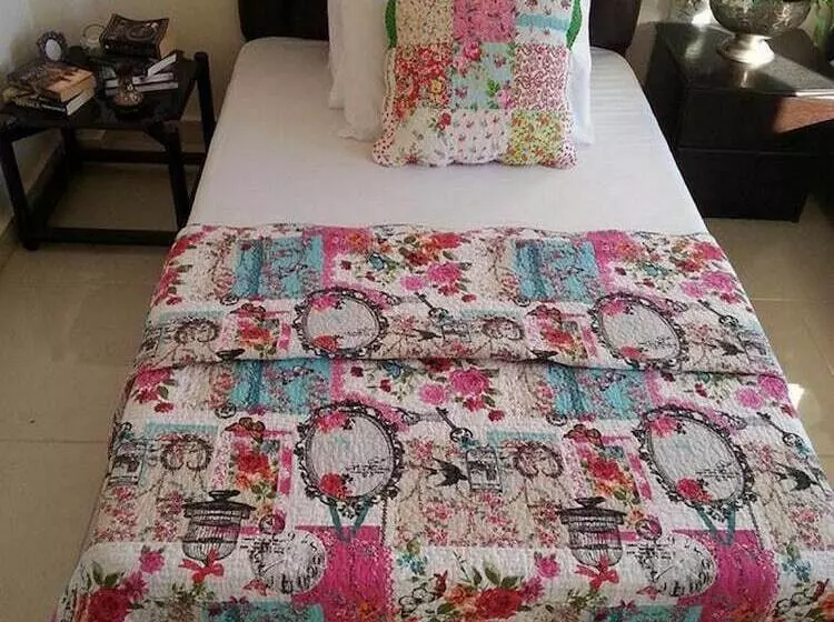 اتاق استاندارد یک تخته با سرویس بهداشتی مشترک, Zaman Ya Zaman Boutique