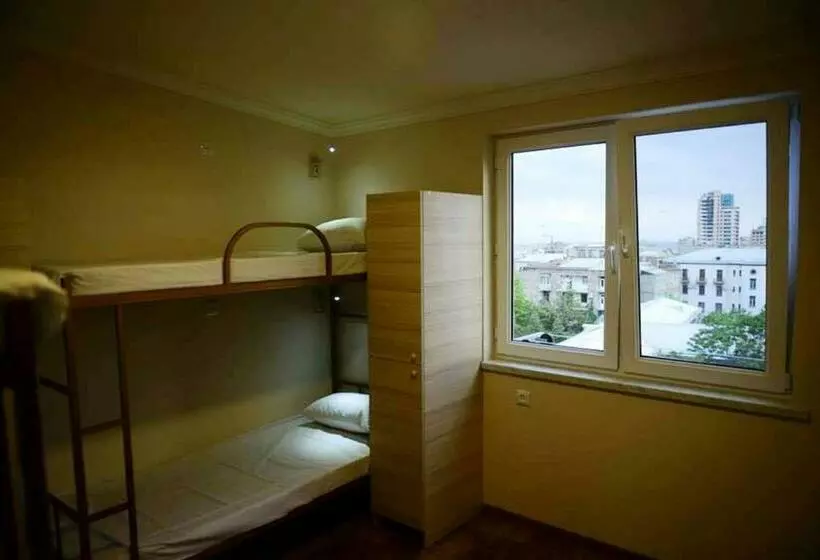 تختخواب در اتاق مشترک, Your Hostel