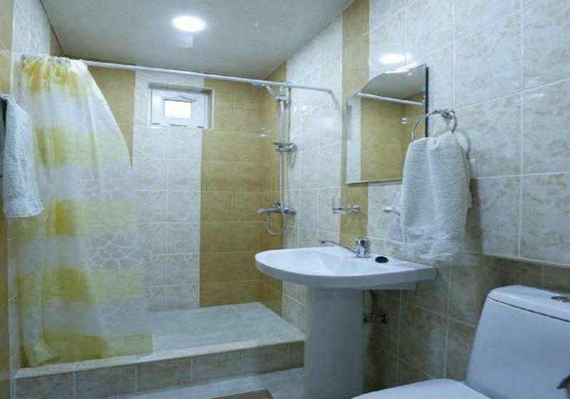 공동 객실, Your Hostel