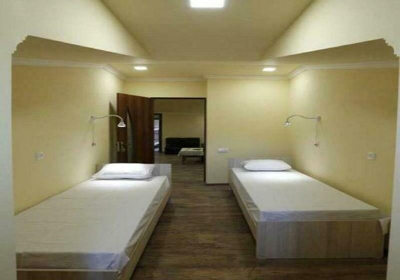 공동 객실, Your Hostel