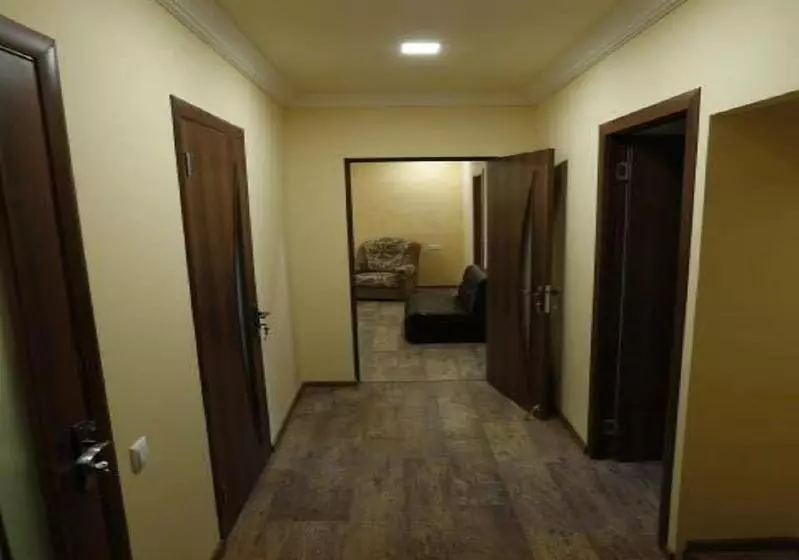 اتاق استاندارد با سرویس بهداشتی مشترک, Your Hostel