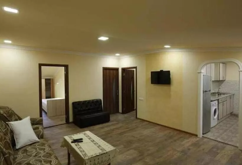 اتاق استاندارد با سرویس بهداشتی مشترک, Your Hostel