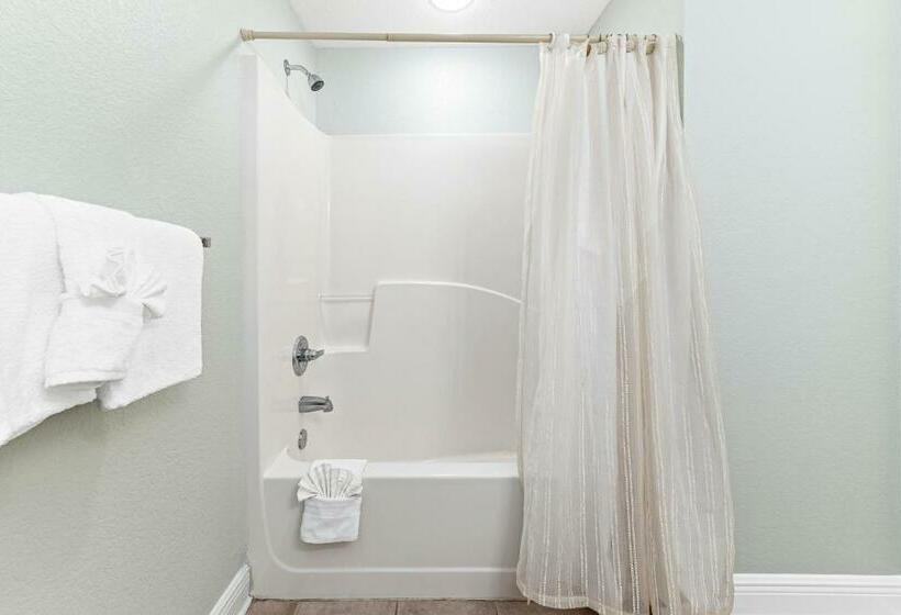 带1个卧室的带阳台的公寓, Crystal Shores West 202