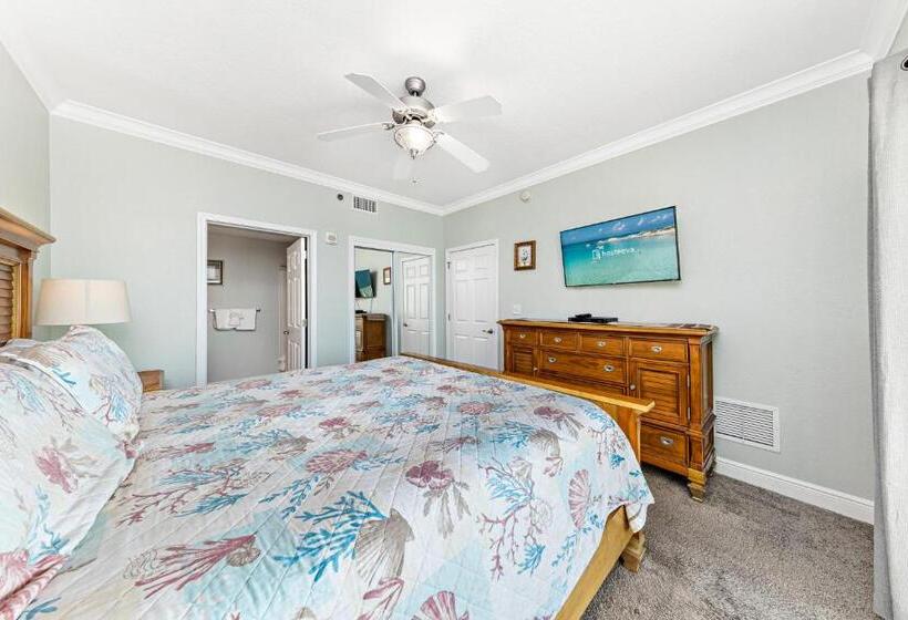 带1个卧室的带阳台的公寓, Crystal Shores West 202