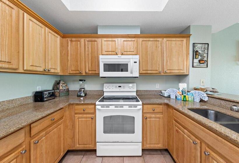 带1个卧室的带阳台的公寓, Crystal Shores West 202