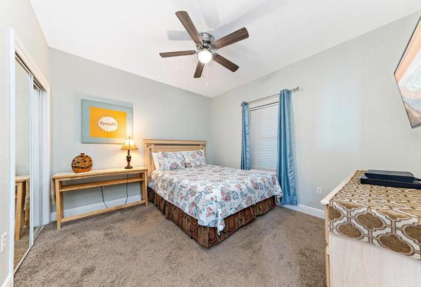 带1个卧室的带阳台的公寓, Crystal Shores West 202