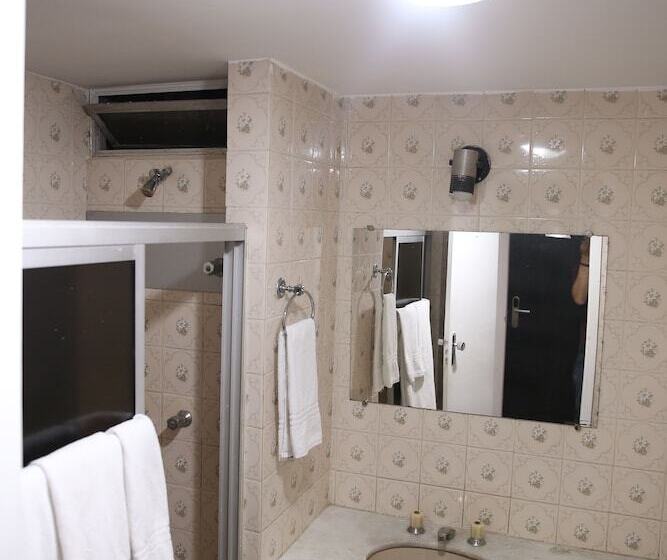 חדר סטנדרט לשלושה, Abc Apart