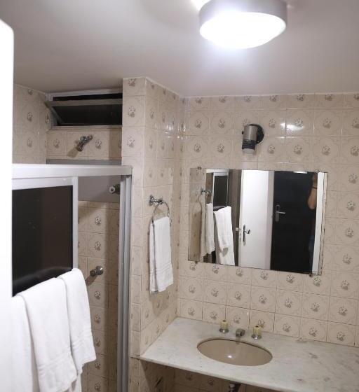 חדר סטנדרט לשלושה, Abc Apart