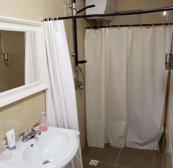 اتاق اکونومی, The Jam Lodge