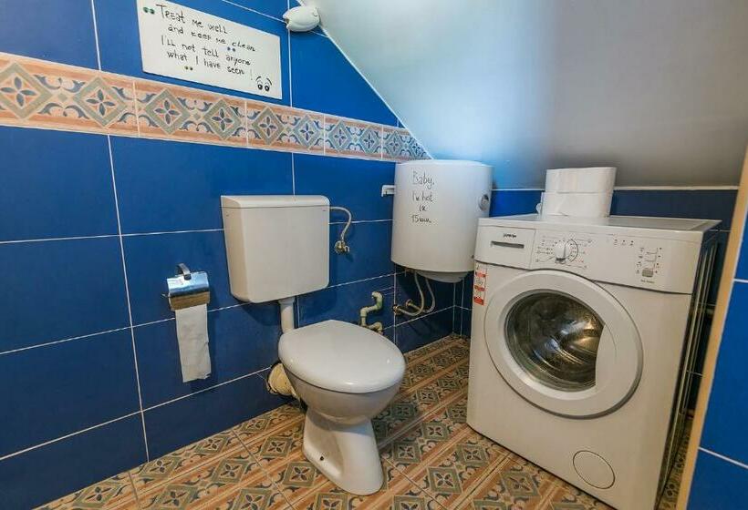 تختخواب در اتاق مشترک, Q Podgorica Beds,rooms And More