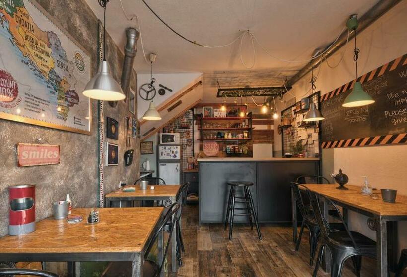 اتاق استاندارد با سرویس بهداشتی مشترک, Q Podgorica Beds,rooms And More