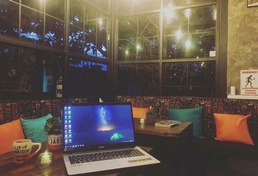 اتاق استاندارد با سرویس بهداشتی مشترک, Q Podgorica Beds,rooms And More