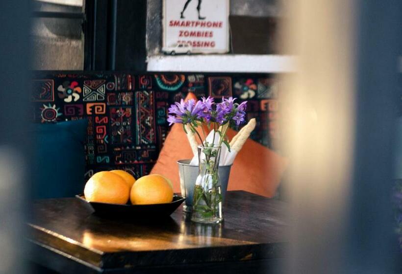 تختخواب در اتاق مشترک, Q Podgorica Beds,rooms And More