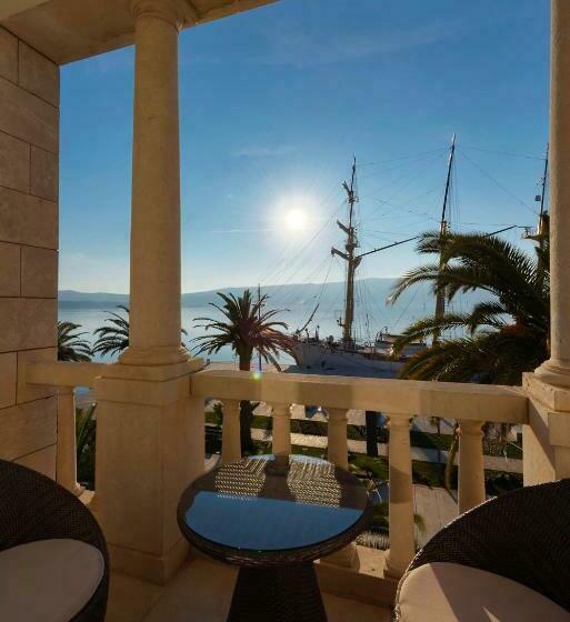 سوییت با چشمانداز دریا, Astoria