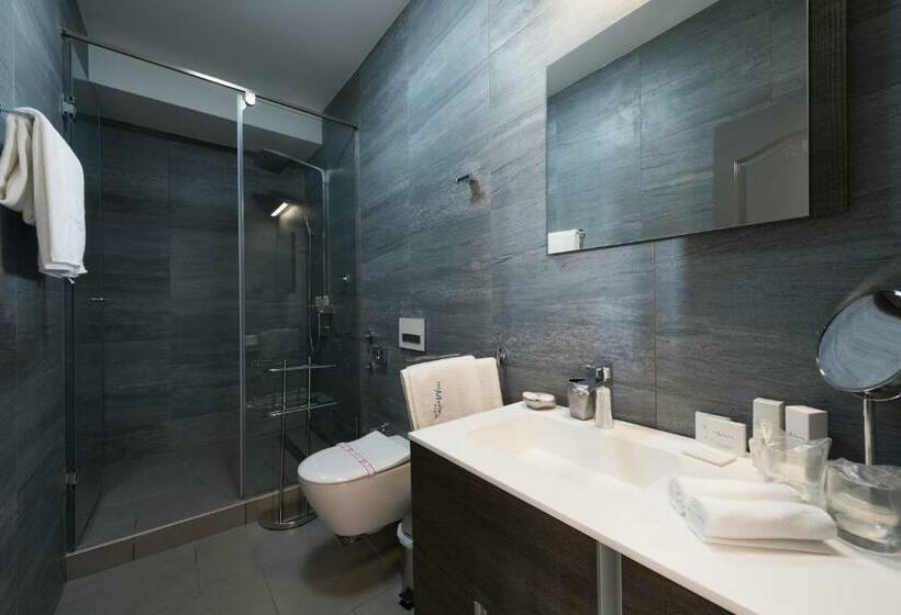 سوییت با چشمانداز دریا, Astoria