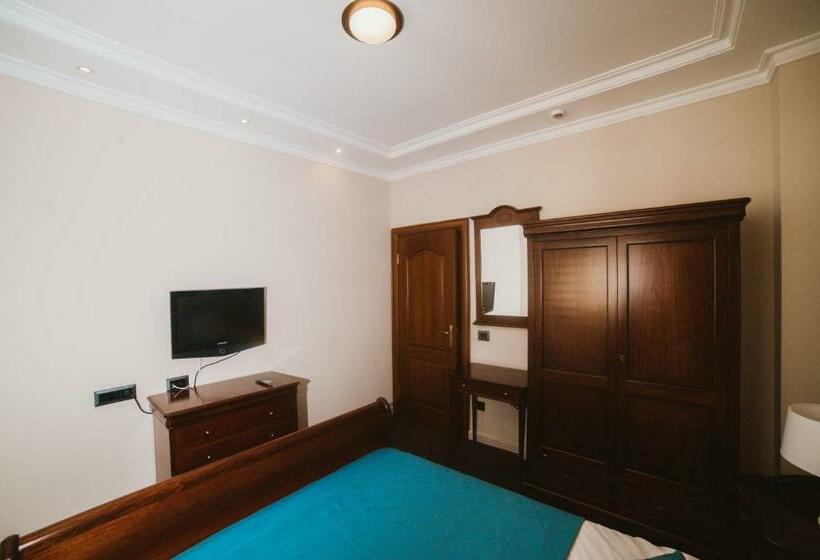 سوییت سوپریور, Astoria