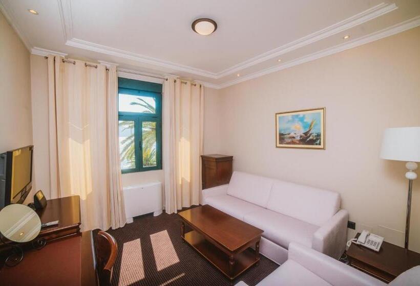 سوییت سوپریور, Astoria