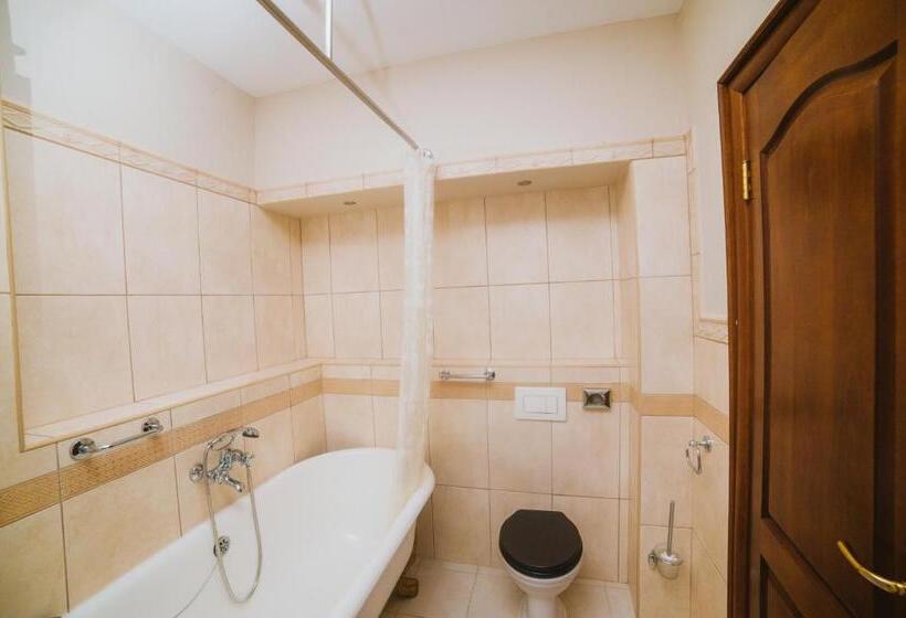 سوییت جونیور با چشمانداز دریا, Astoria