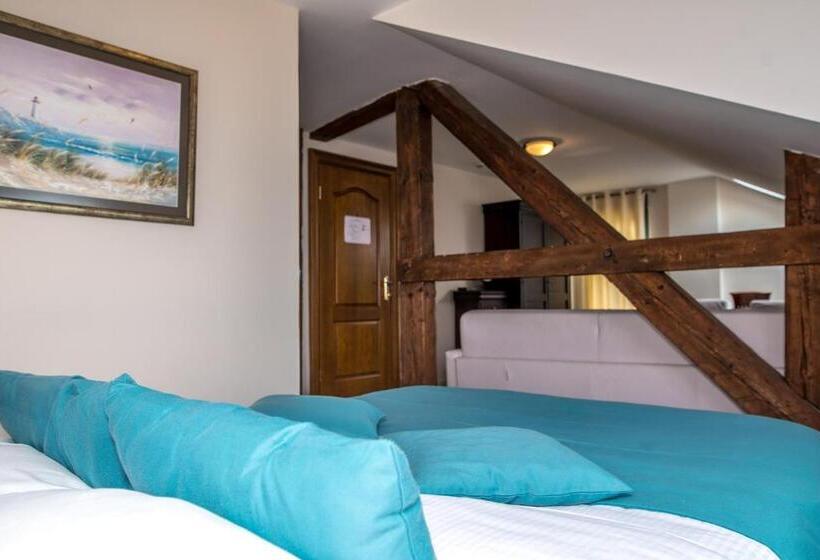 سوییت جونیور با چشمانداز دریا, Astoria