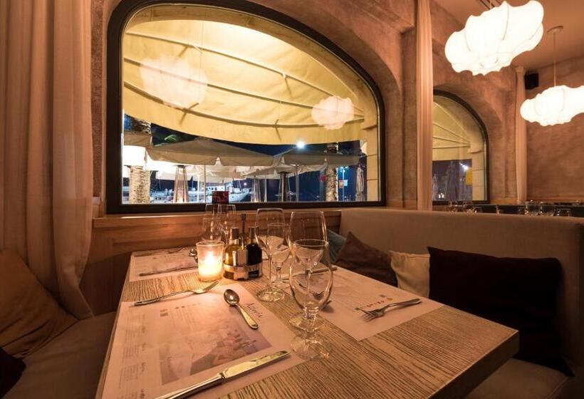 اتاق استاندارد یک نفره, Astoria