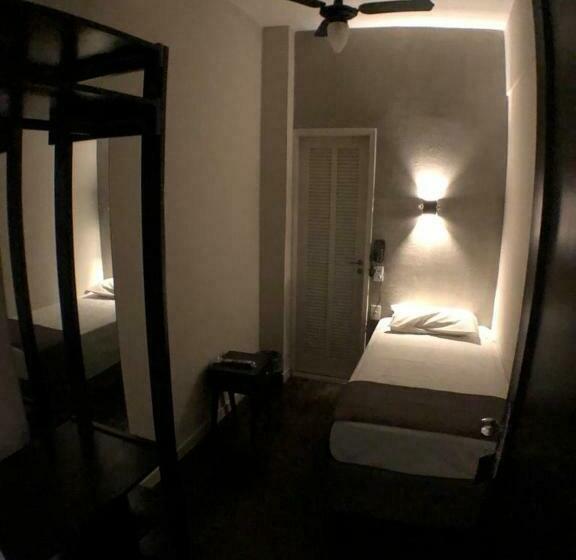اتاق استاندارد یک نفره, Hostel Carabelas   Proximo A 25 De Março E Brás
