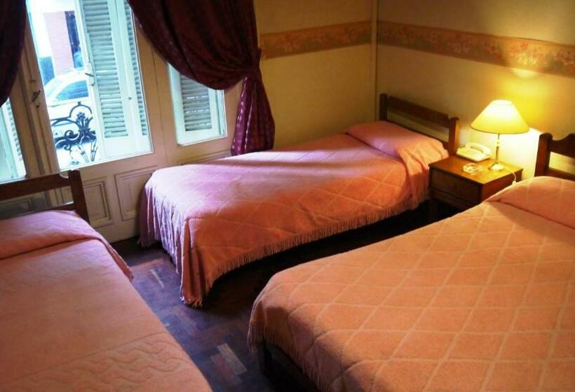 اتاق استاندارد سه نفره, Gran Sarmiento