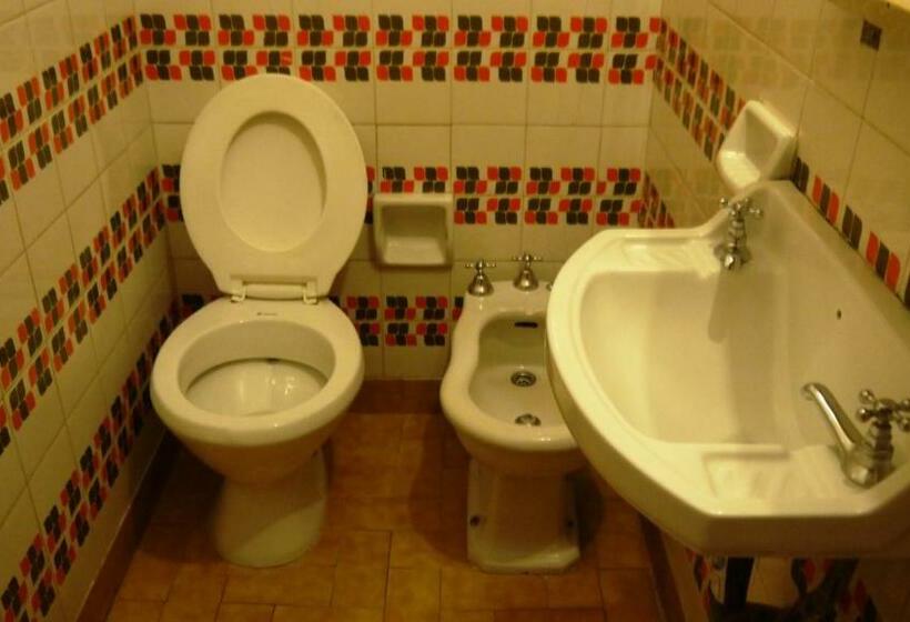 اتاق استاندارد سه نفره, Gran Sarmiento