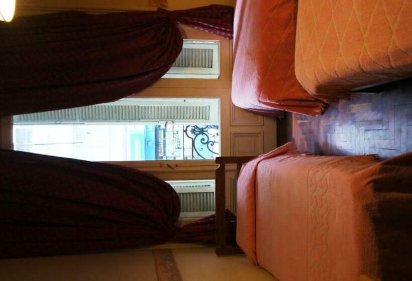 اتاق استاندارد سه نفره, Gran Sarmiento