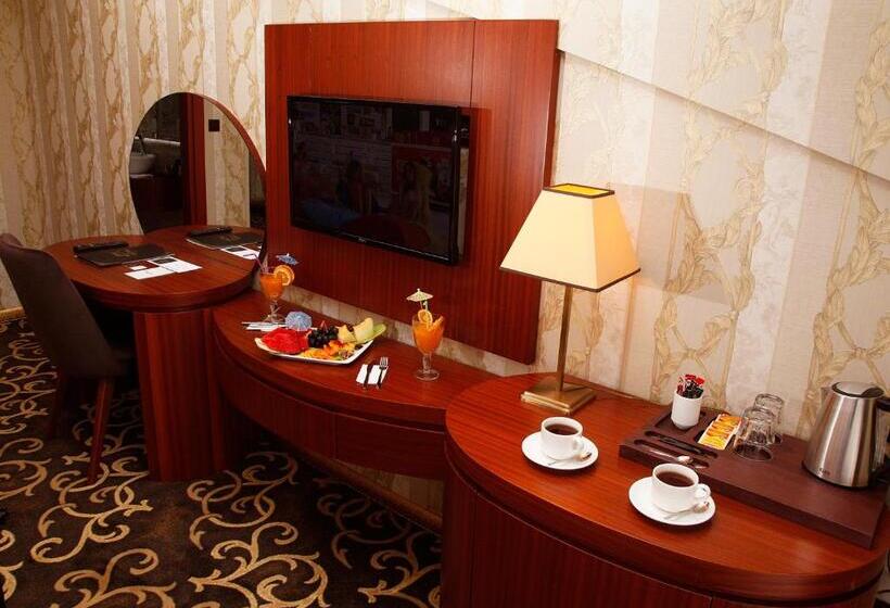 اتاق خانوادگی, Grand Vuslat