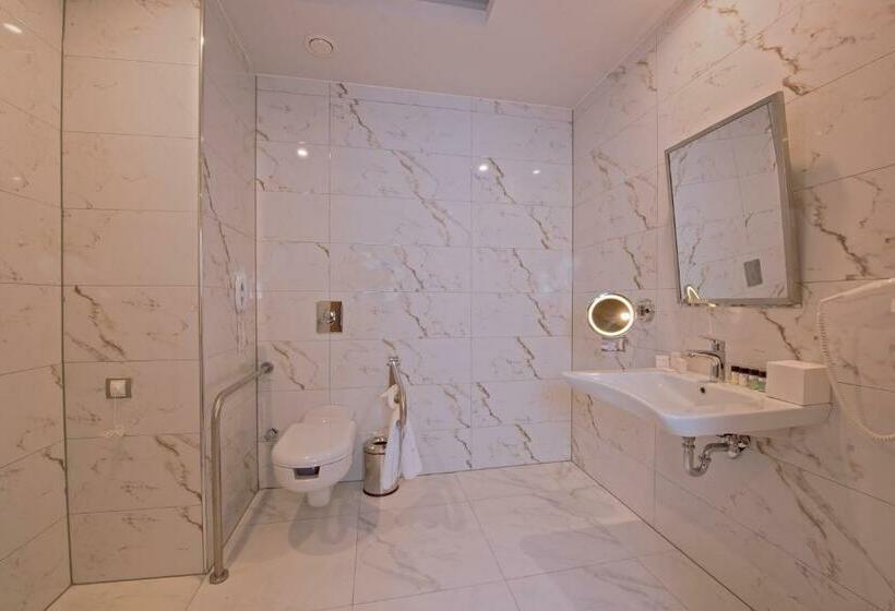 장애인을 위한 킹사이즈 침대 스탠다드 룸, Ramada Plaza By Wyndham Konya