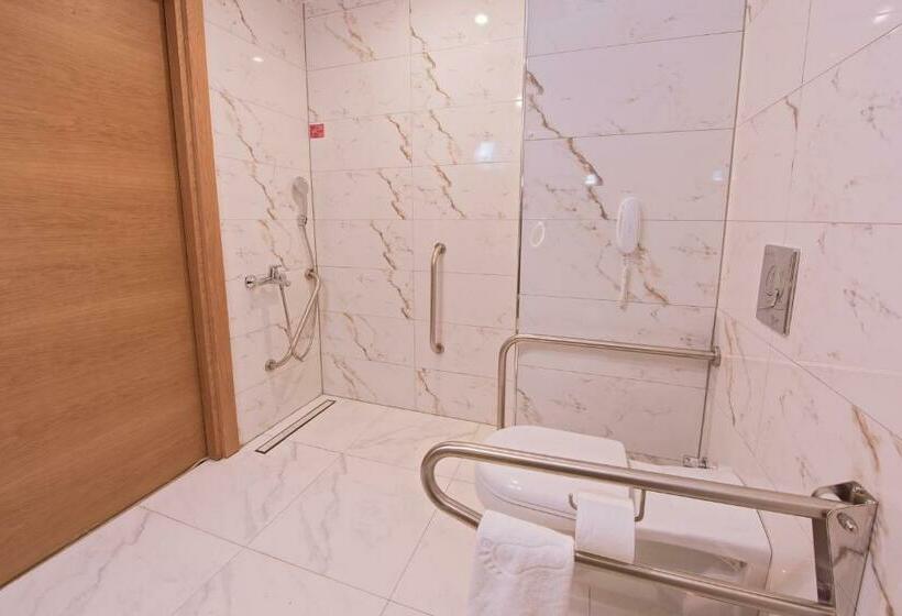 اتاق استاندارد با تخت بزرگ برای معلولان, Ramada Plaza By Wyndham Konya